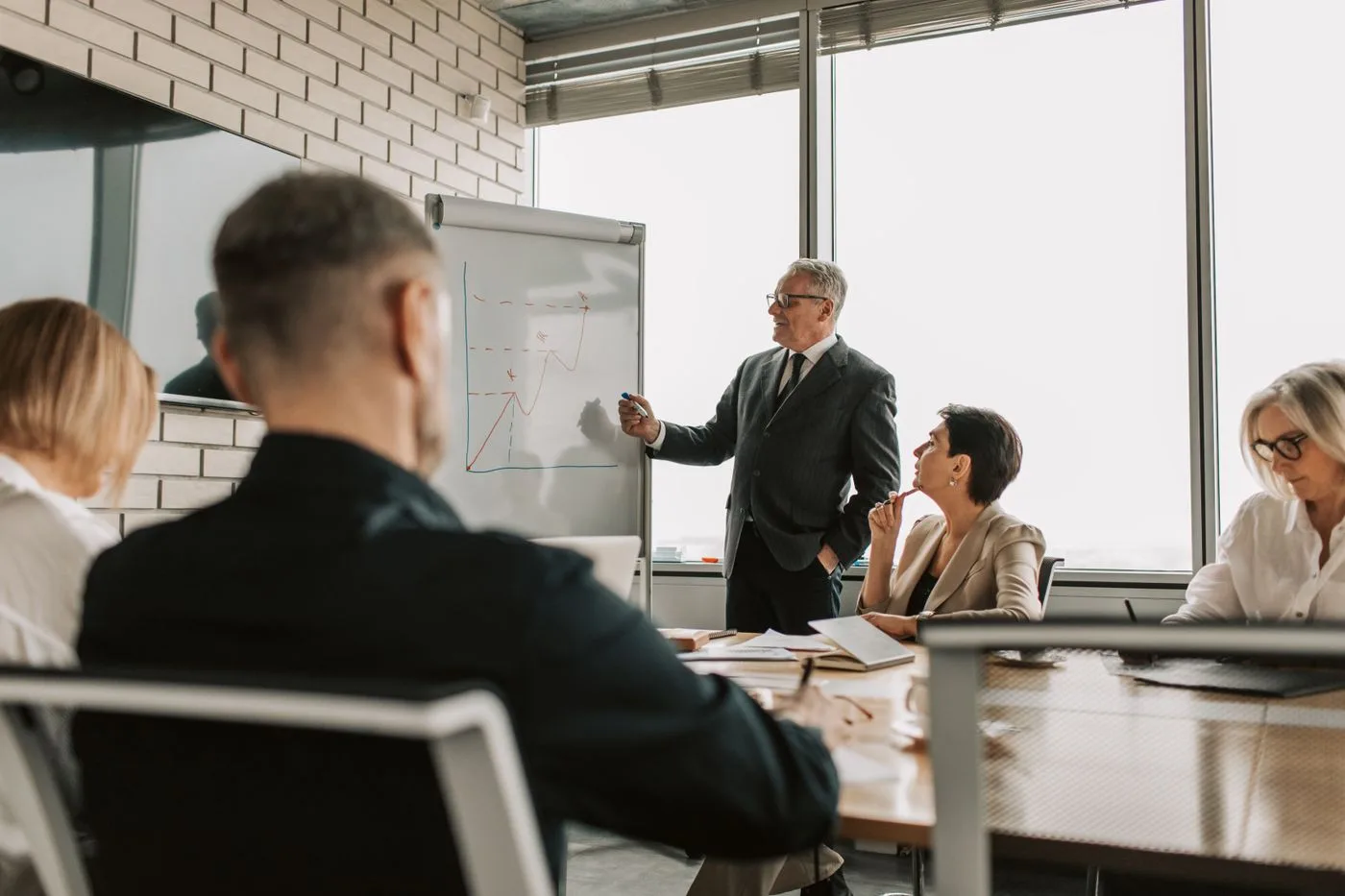 Presenting SEO growth charts to a board in a business meeting